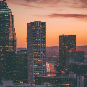 大胸美女慢慢脱下来
