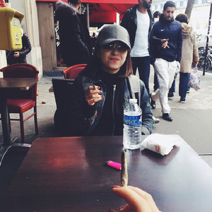 大胸美女慢慢脱下来
